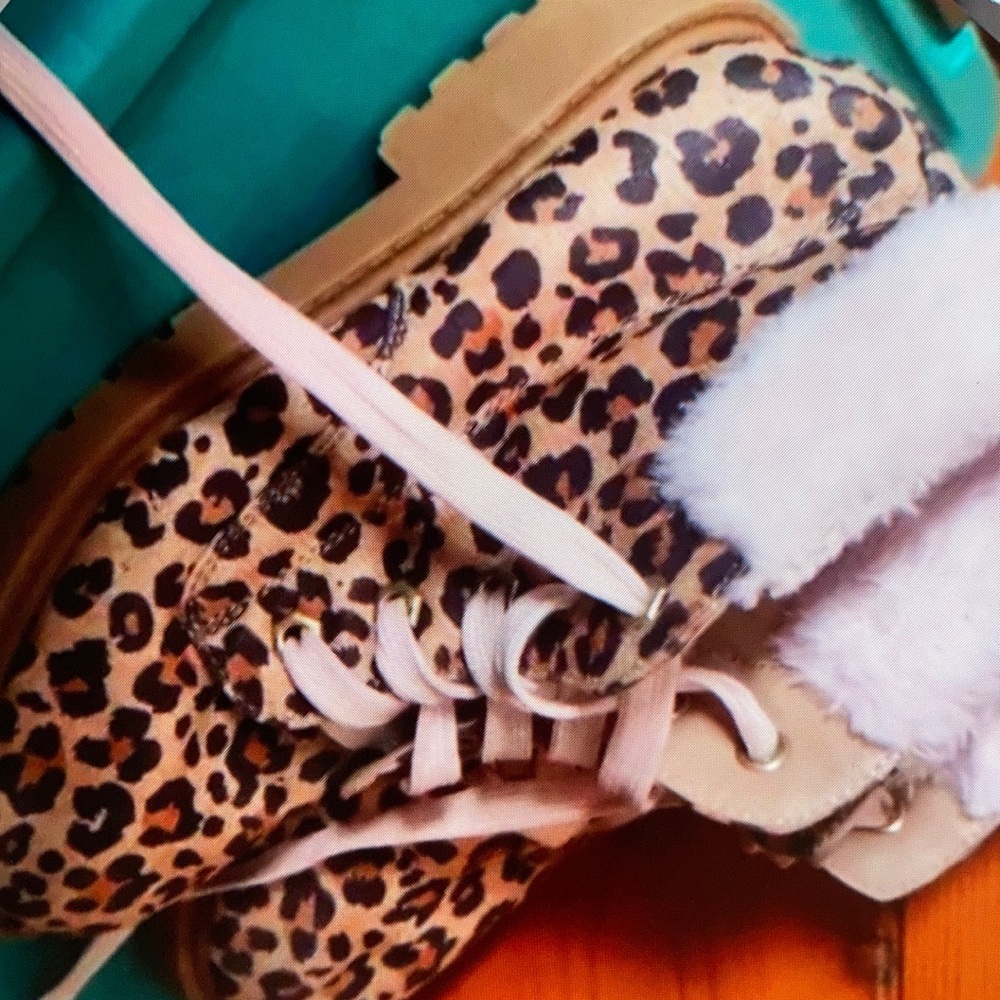 Pale fuzzy accents cheetah print girls shoes